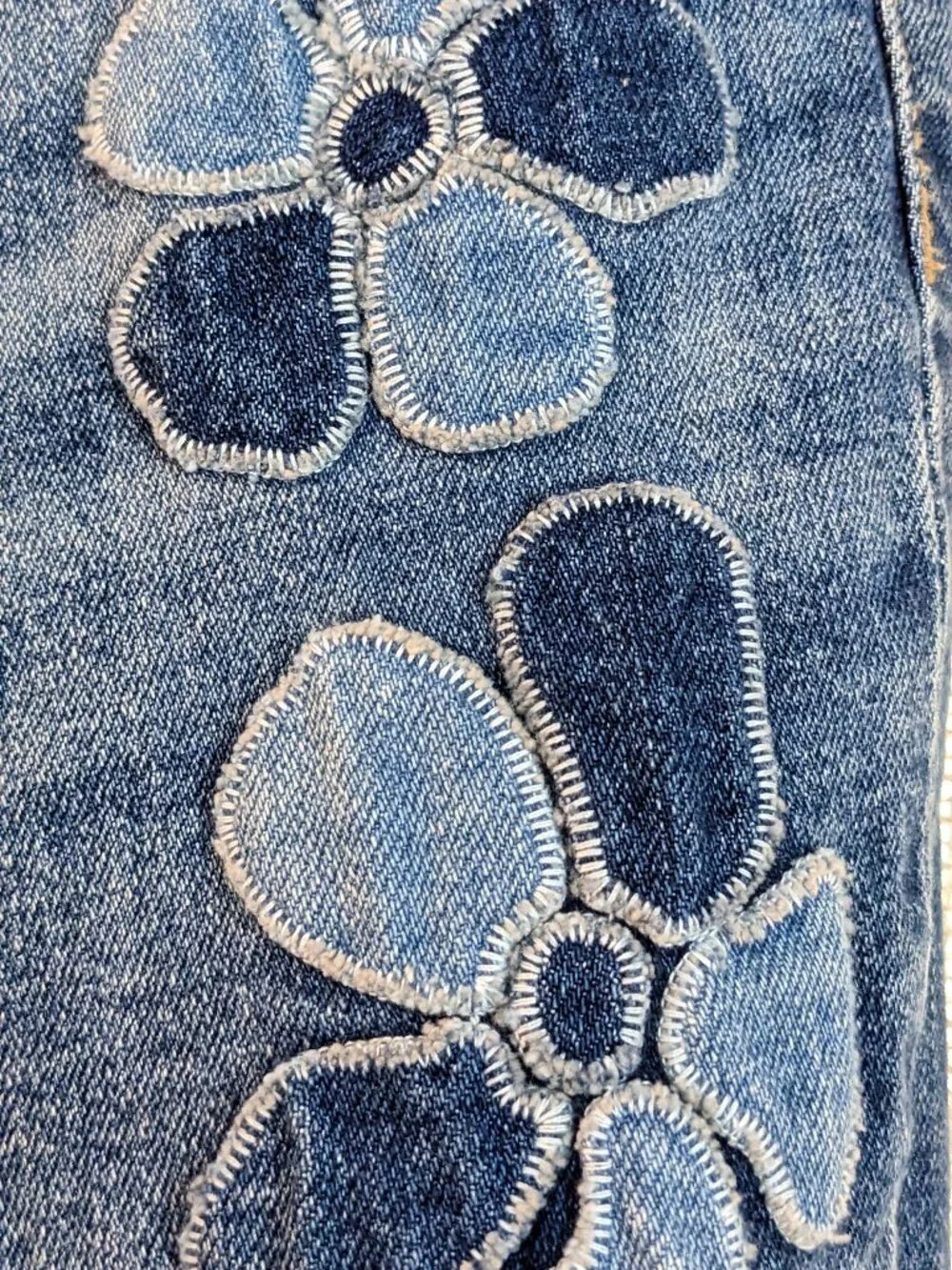 Old Navy, Medium Wash High Rise OG Straight Jean Floral Patches Jeans, Size 0 - Picture 7 of 9